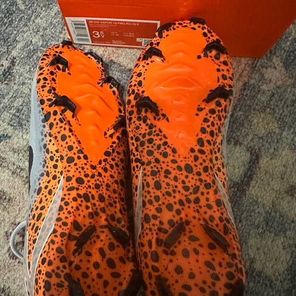Nike Soccer Cleats in Gray and Orange - Picture 5 of 5